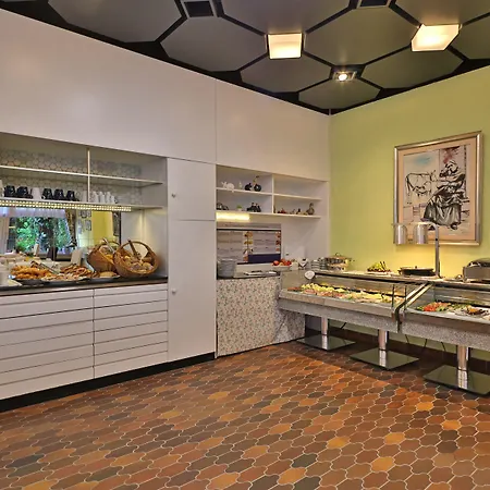 Apartmanhotel Deutschmeister 3*