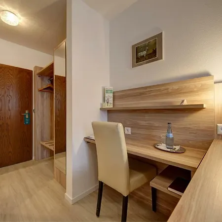 Aparthotel Deutschmeister 3*